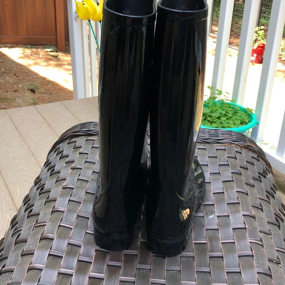 Women’s Black Glossy Rain Barn Boots with Thick Sole Size 7